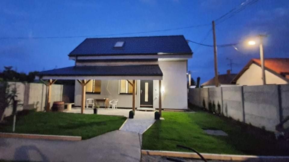Vikendovy Dom Hlboka Villa Dunajská Streda Dış mekan fotoğraf