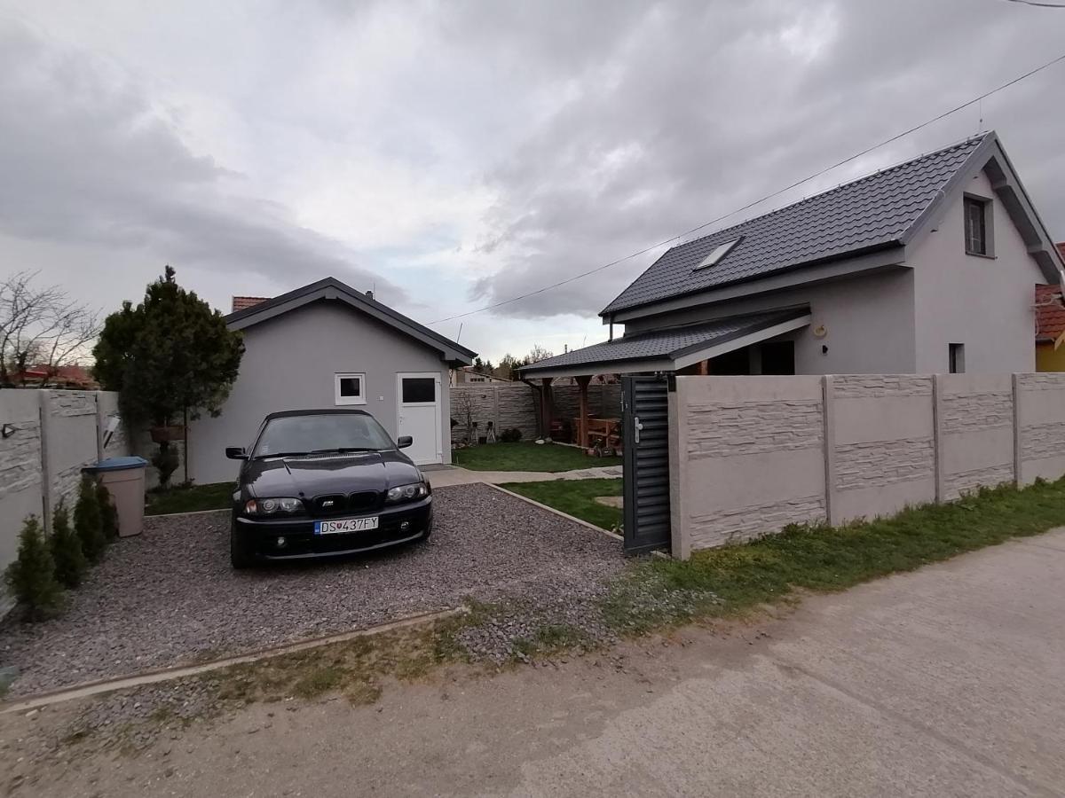 Vikendovy Dom Hlboka Villa Dunajská Streda Dış mekan fotoğraf